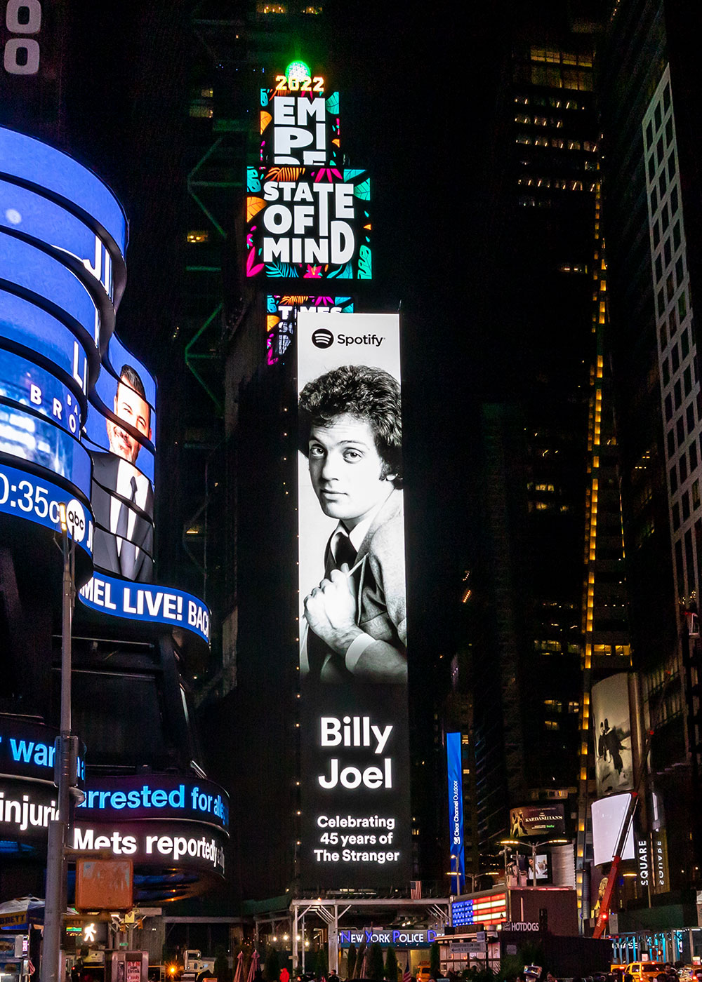 220930_billyjoel_stranger_timessq